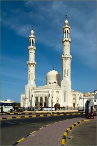 Напротив мечети Абдульхасана Эльшази - п