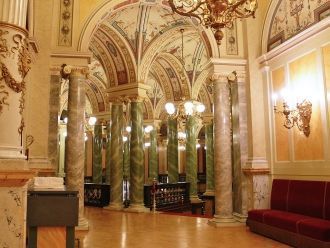 Роскошный интерьер Дрезденской оперы