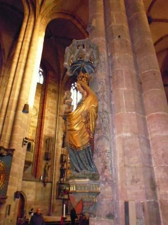 Фигура Девы Марии - 1370г.
