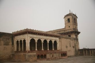 Лахорская крепость и прилегающая к ней т