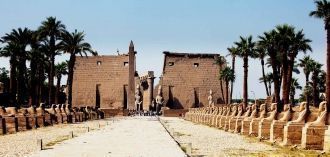 Луксорский храм занимает огромную площад