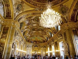 Во дворце находились 24 картины, написан