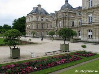 Люксембургский дворец впечатляет своим о