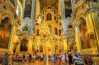 Программу иконостаса составили Петр I и 