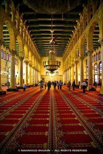 Внутренняя отделка мечети.