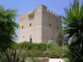 Замок Колосси был построен в 1210 году к