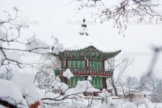 Дворец Кёнбоккун зимой.