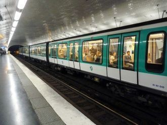 Современные вагоны поездов метро