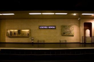 Настоящая станция-музей, Лувр — Риволи (