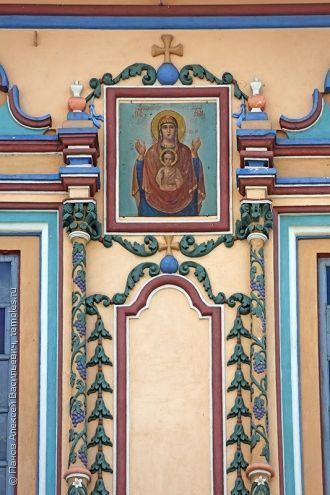 Икона Богородицы на фасаде Петропавловск