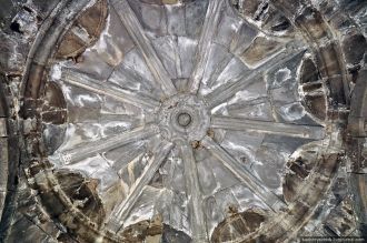 С конца 1980-х здесь проходят богослужен