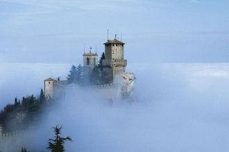 Первая башня Гуаита в тумане.