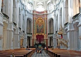 Дворцовая церковь Хофкирхе. Интерьер.