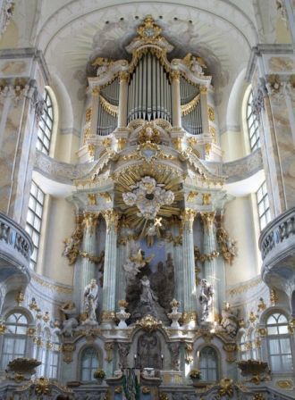 Церковный орган, последнее и самое больш