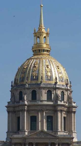 Золочёный полосатый купол диаметром 27 м