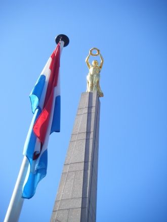 Мемориал Люксембурга - “Золотая Фрау”.