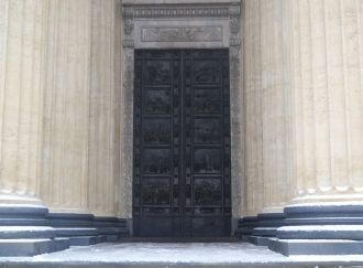 Казанский собор. Монументальные двери се