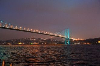 Босфорский мост стал первым подвесным мо