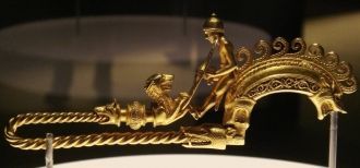 Брошь из Браганцы — золотое украшение-фи