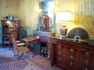 Практически весь внутренний интерьер и д