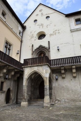 В 17-18 веках старую часовню, несмотря н