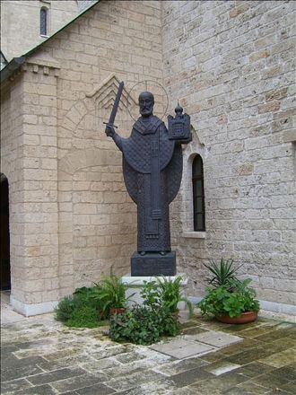 Памятник Николаю Чудотворцу работы скуль