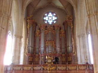 Все скульптуры на откосах западного порт