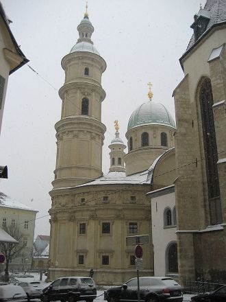 Церковь освящена в честь святого Эгидия.
