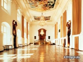 Богато украшенные лепниной по образцу ит