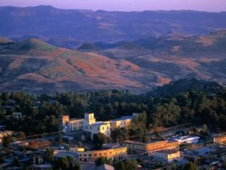 Вид на современный город Гондэр.