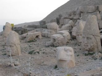 Каменные головы на горе Немрут-Даг