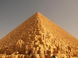 Строительство гигантских пирамид, конечн