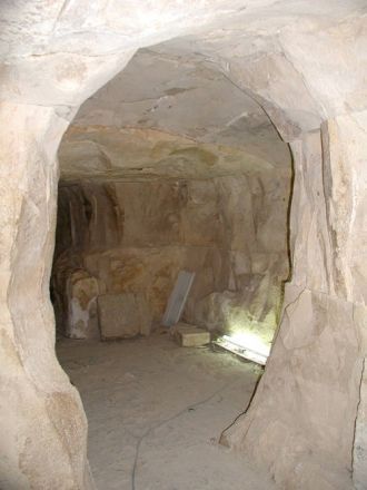 Внутри пирамиды Хеопса находятся три пог