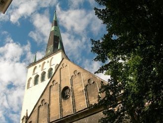 В 1513—1523 к церкви была пристроена кап