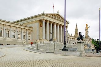 Расположен австрийский парламент на улиц