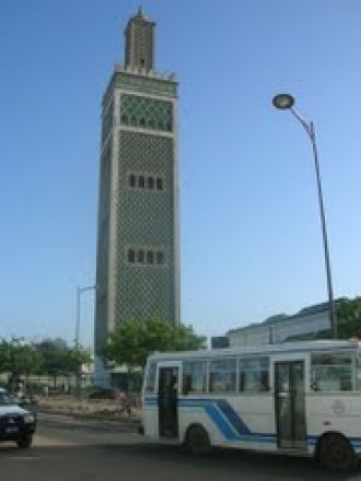 Традиционным является и украшение минаре