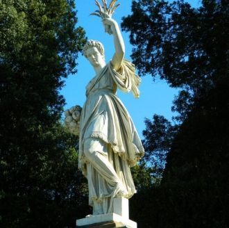 Мраморная статуя Изобилие в садах Боболи