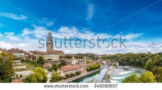 В 1575 был закончен центральный неф, и с