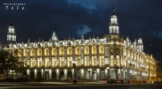 Большой театр Гаваны ночью