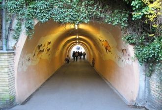 Туннель с анималистической живописью на 