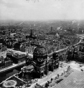 Вид на поврежденный бомбардировками Берл