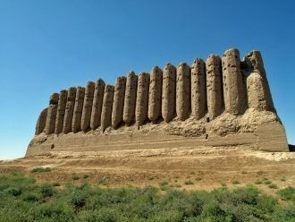 Шахрияр-арк - цитадель, включающая руины