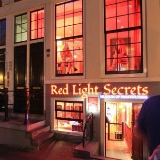 Обычная витрина квартала красных фонарей