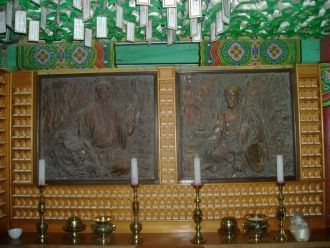 Бронзовые фигуры Будды в гроте Соккурам