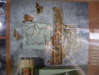 Стенная роспись и рельеф из митреумов Ак