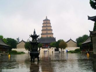 Пагода Большого Гуся (Da Yan Ta) стоит н