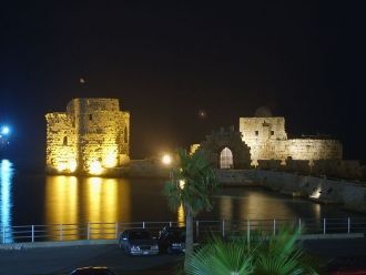 Сидонская крепость ночью