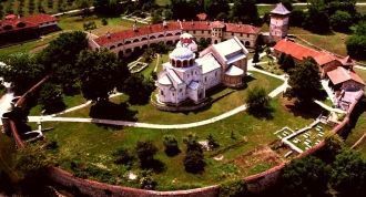 Главными святынями монастыря можно назва