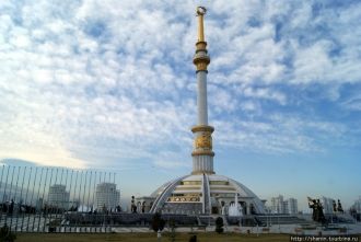 Монумент Независимости Туркменистана выр