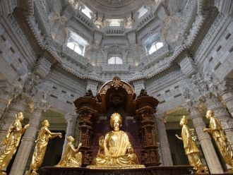 Главный храм посвящен Бхагаваану Свамина